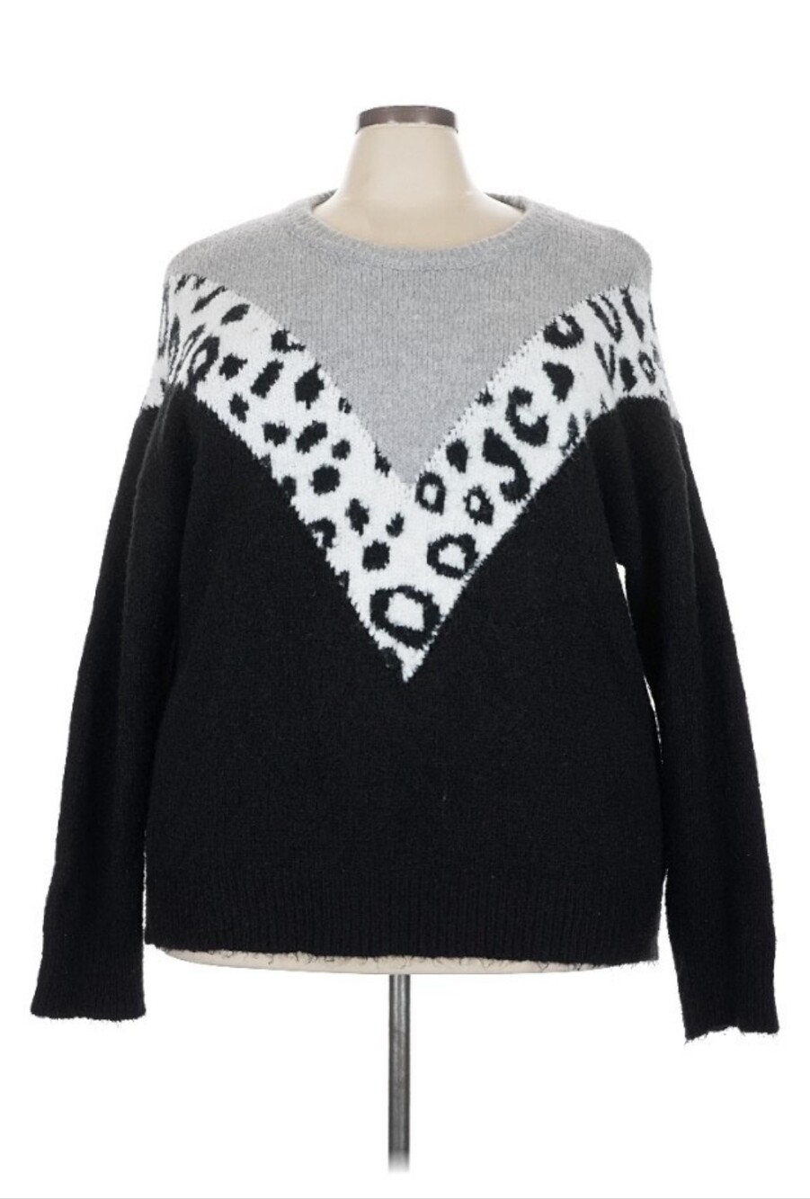 Cozy Black & Gray Leopard Chevron Crewneck Sweater